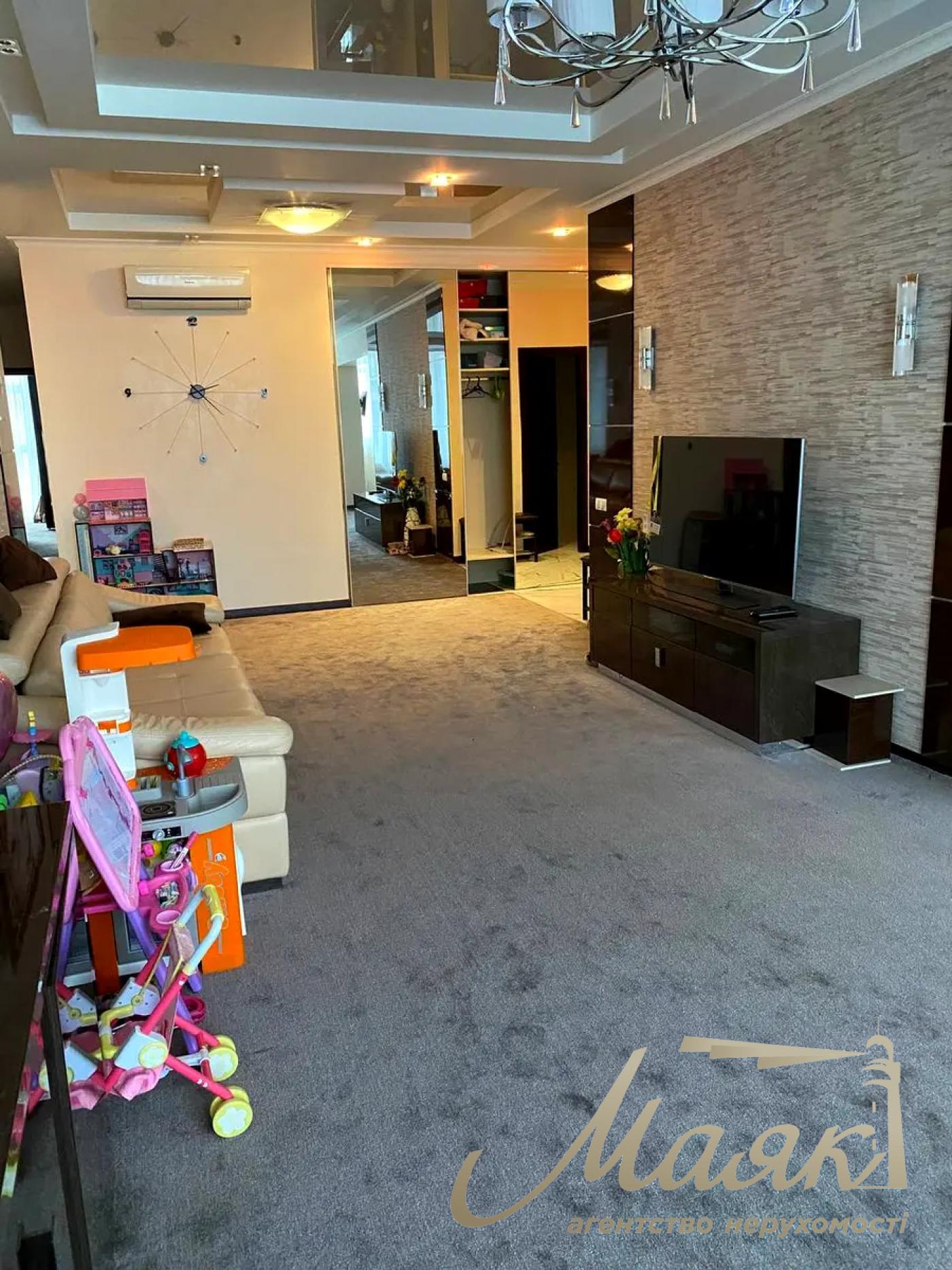 Аренда 4х квартиры 153 м², ул. Андрея Верхогляда, Печерск