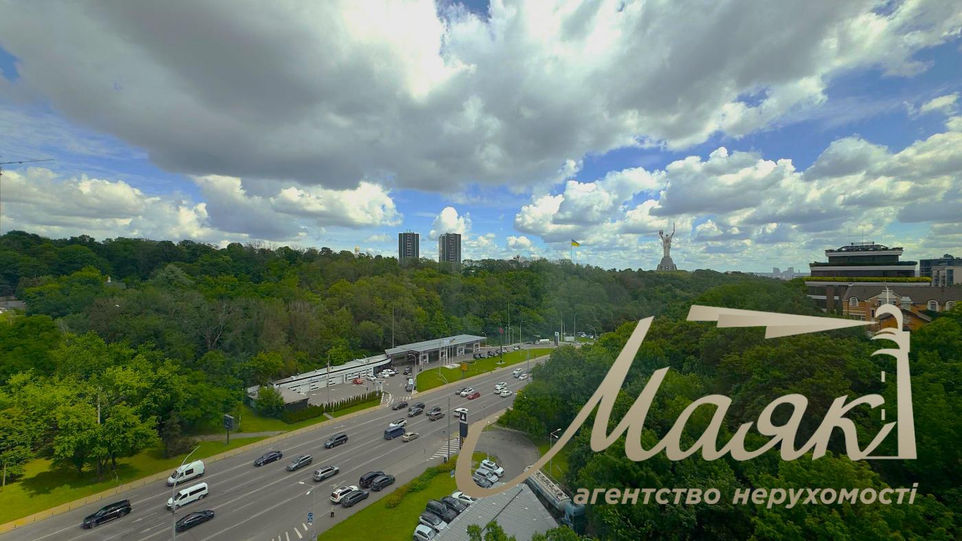 Оренда офісу площею 489 м² у бізнес-центрі IQ, вул. Болсуновська, Печерськ, Центр
