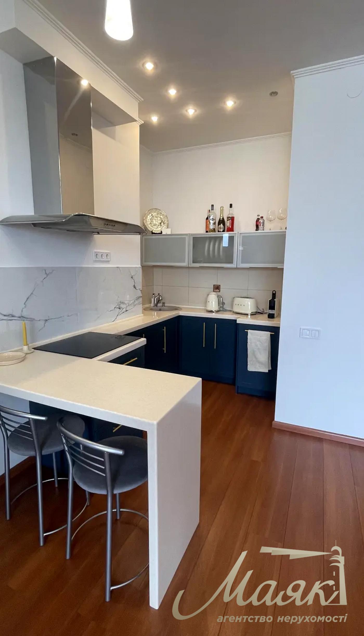 Оренда 1к квартири - студії 64 м² , бул. Тараса Шевченка, Центр