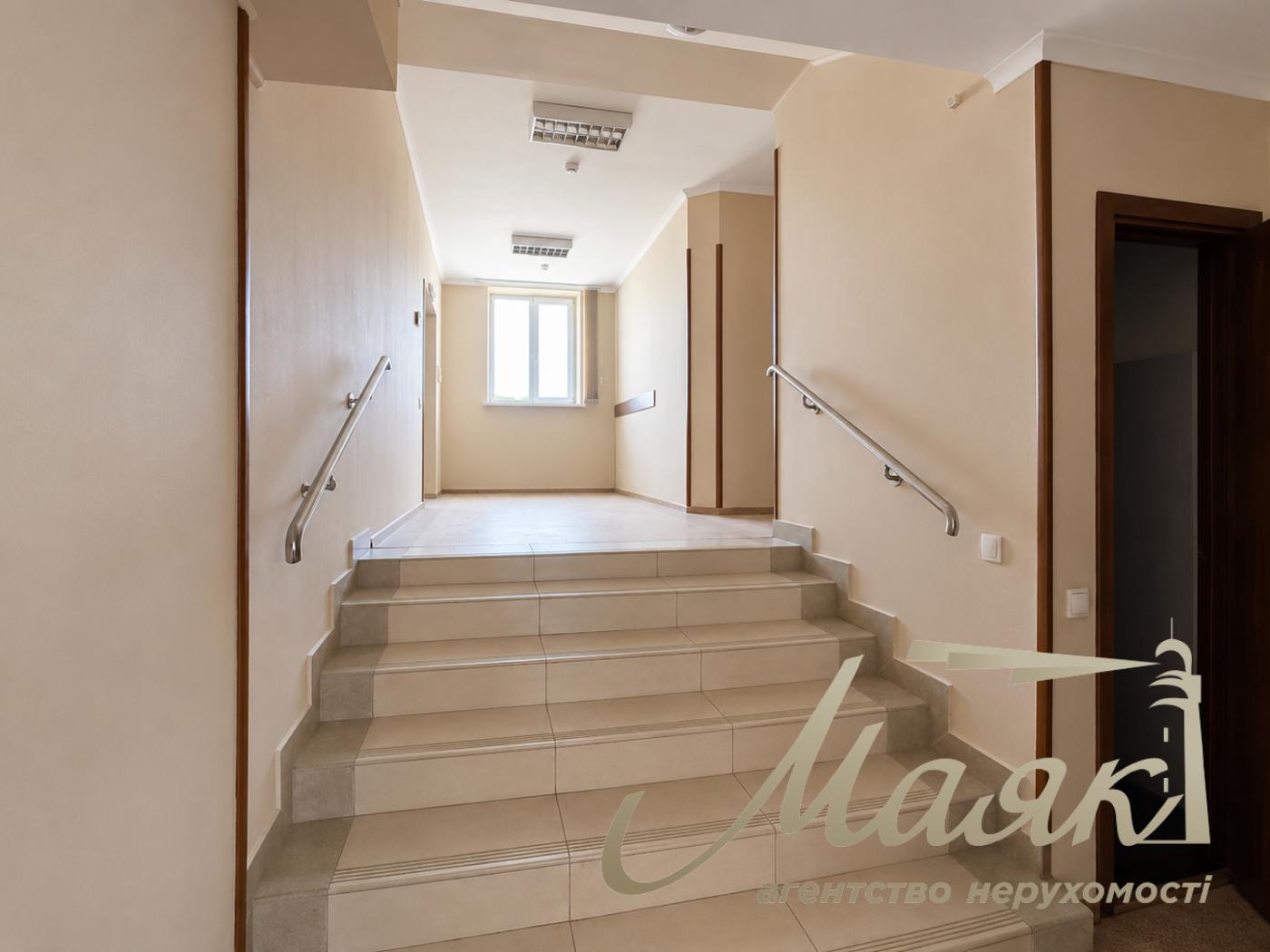 Office for rent 258m2 in the center of Kyiv, Antonovycha street.