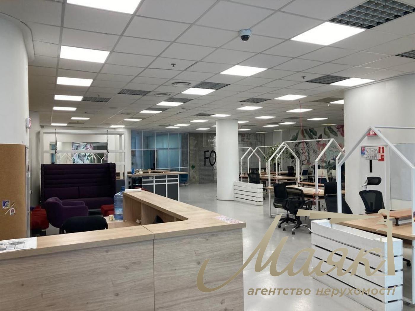 Оренда офісу площею 960 м² у ТЦ «Глобус», Майдан Незалежності, 1, Центр.