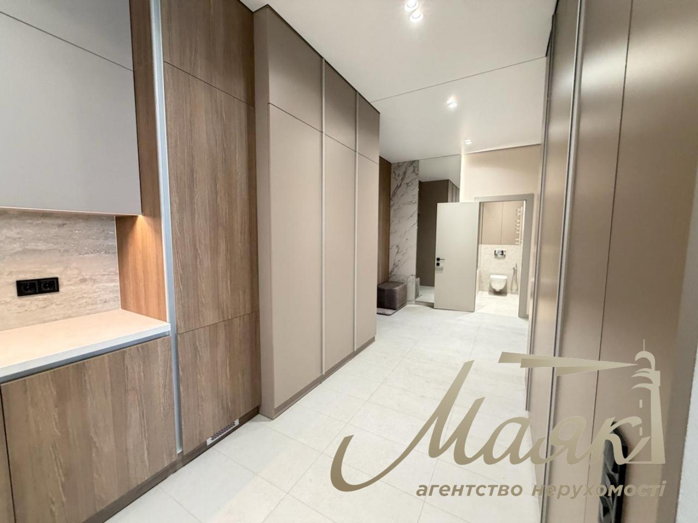 3-Bedroom Apartment for Rent in the Novopecherskie Lipki Residential Complex, 15B Verkholyuda (Dragomirova) St.