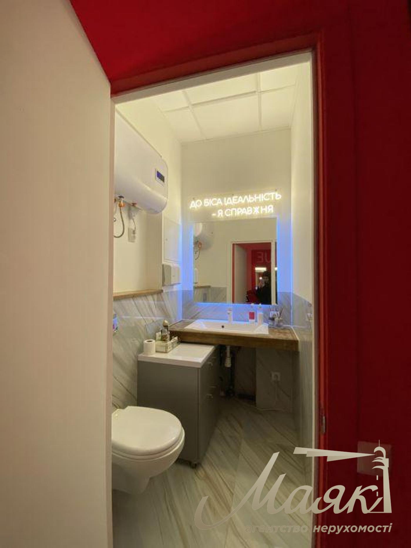 Rent 90 sq.m. front premise, Khreshchatyk, Maidan Nezalezhnosti