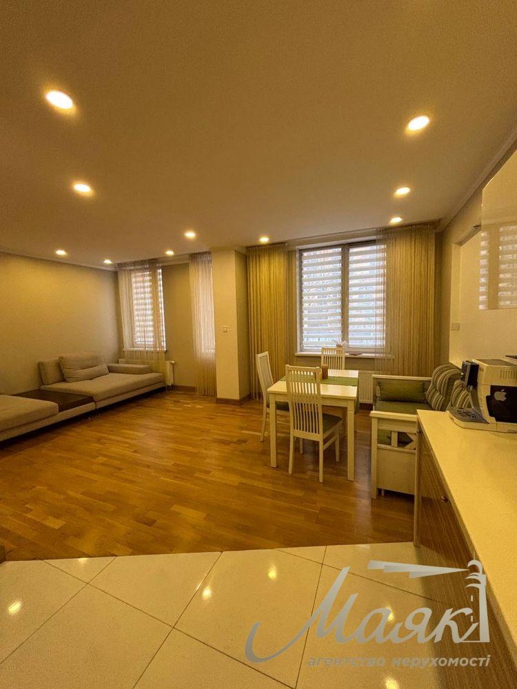 Продаж просторої 2-кімнатної квартири 86 м², ЖК Комфорт Таун, Дніпровський район, Київ.