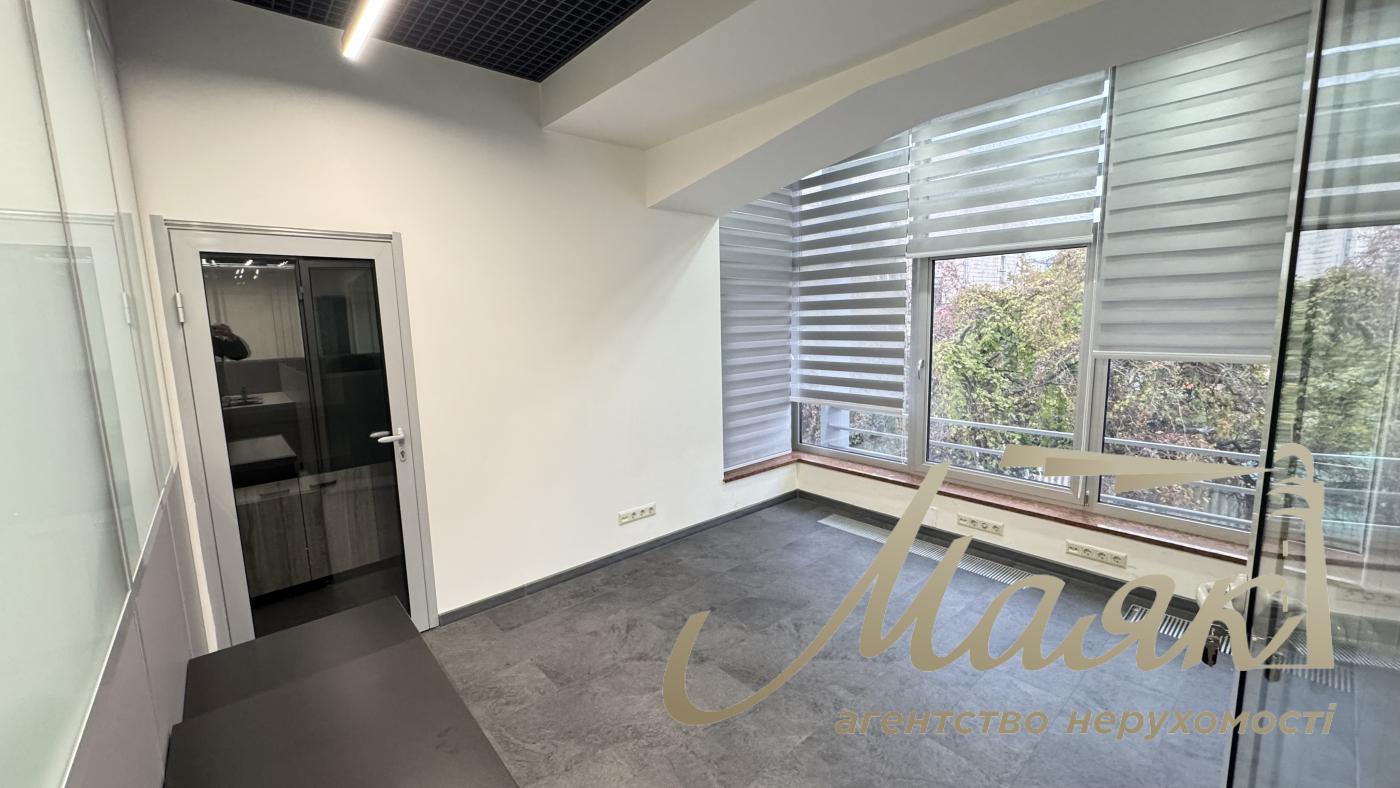 Продаж офісної будівлі в живописном районІ! Ул. Верхнегорская. Центр. Киев