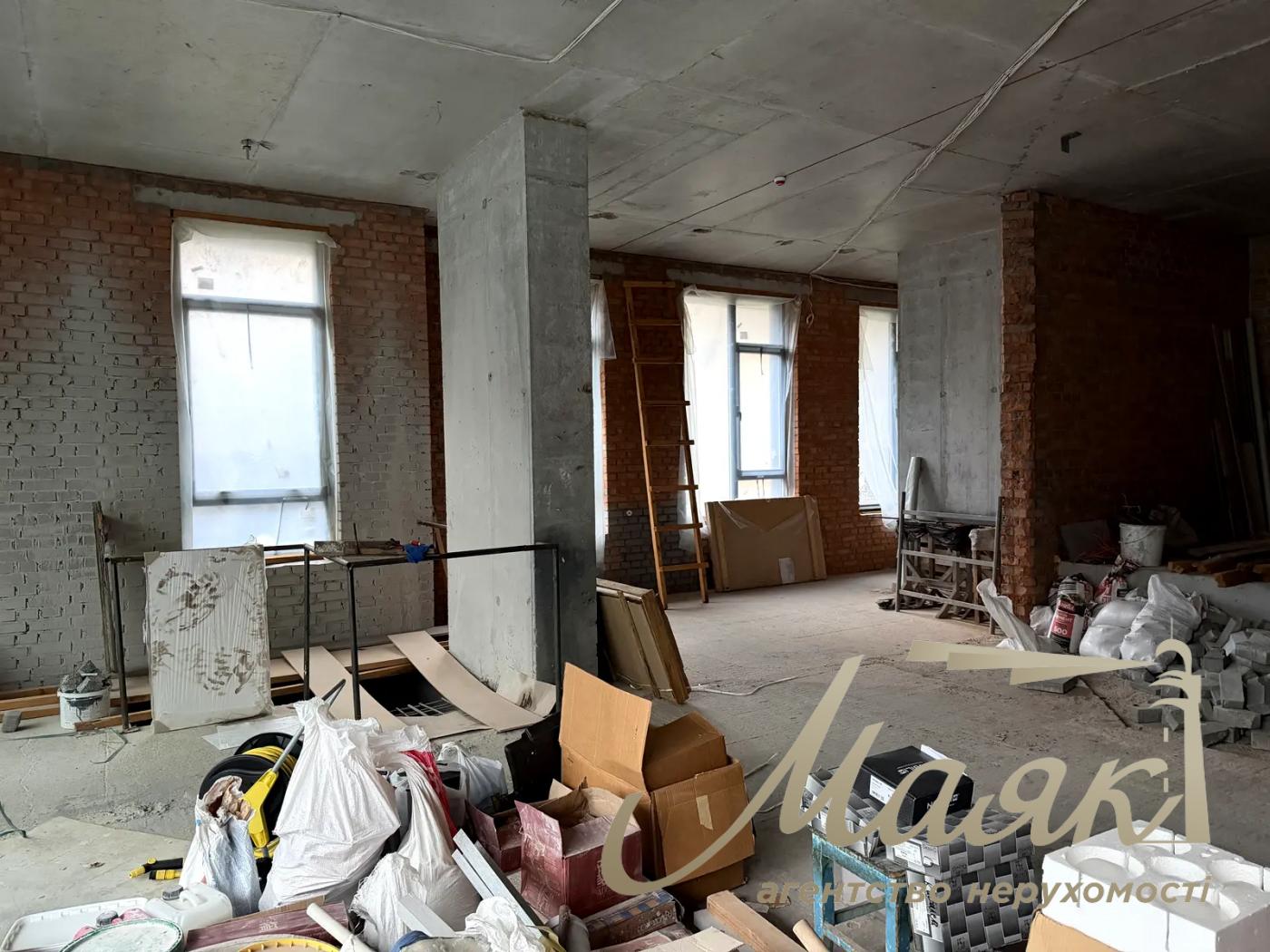 Продажа фасадного помещения 168 кв.м в ЖК А52 ул.Сечевых Стрельцов (Артема), 44-А