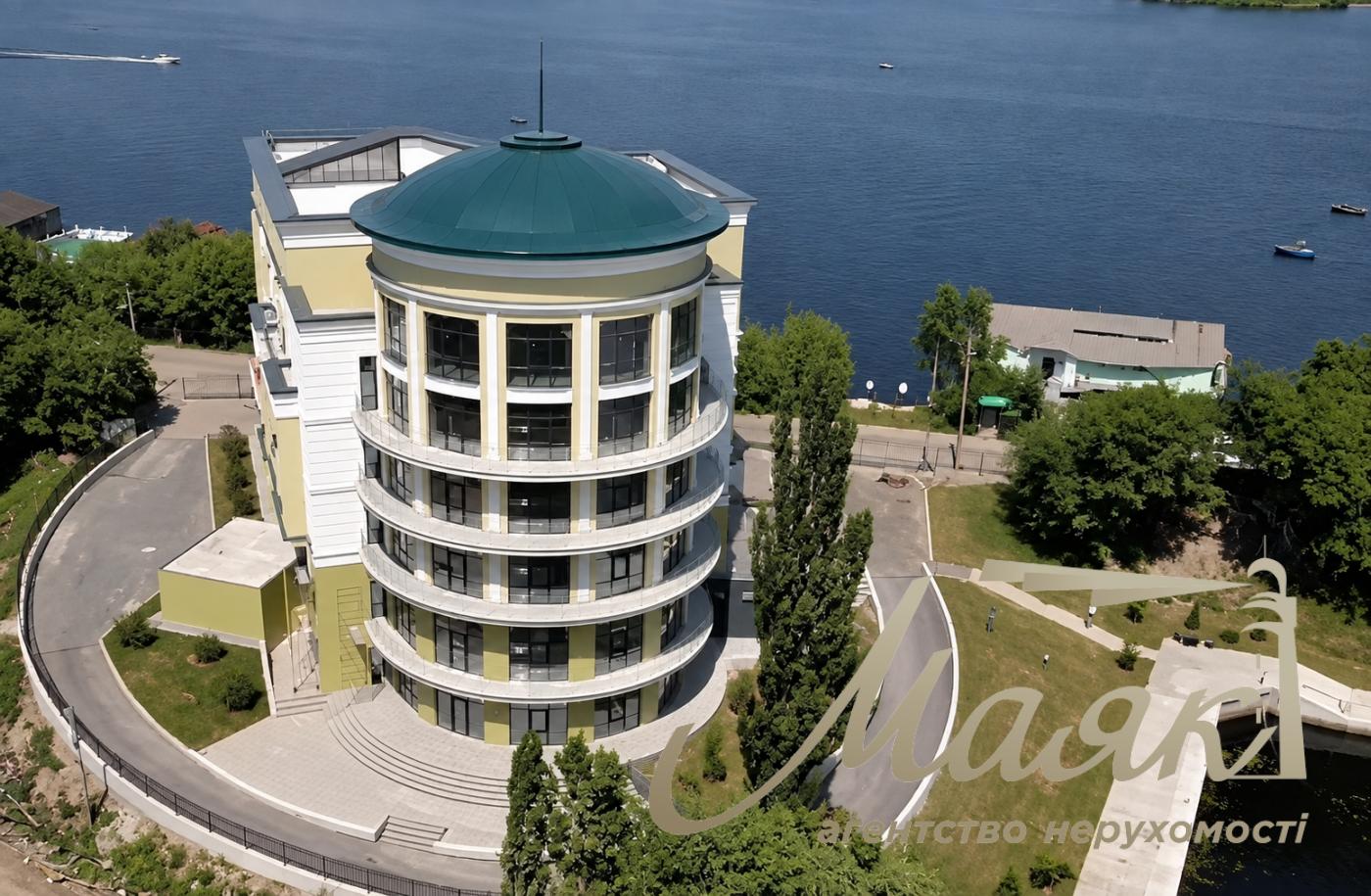 Продаж окремої комерційної будівлі площею 4 106 м² на Печерську, Набережно-Печерська дорога
