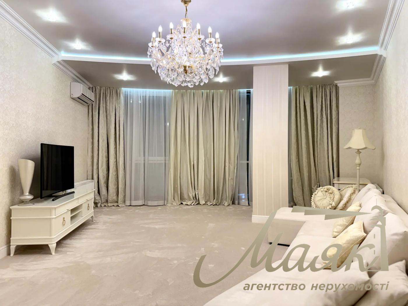 Rent 3-bedroom apartment in Residential Complex Novopecherskie Lipki, Andriy Verkhoglyada