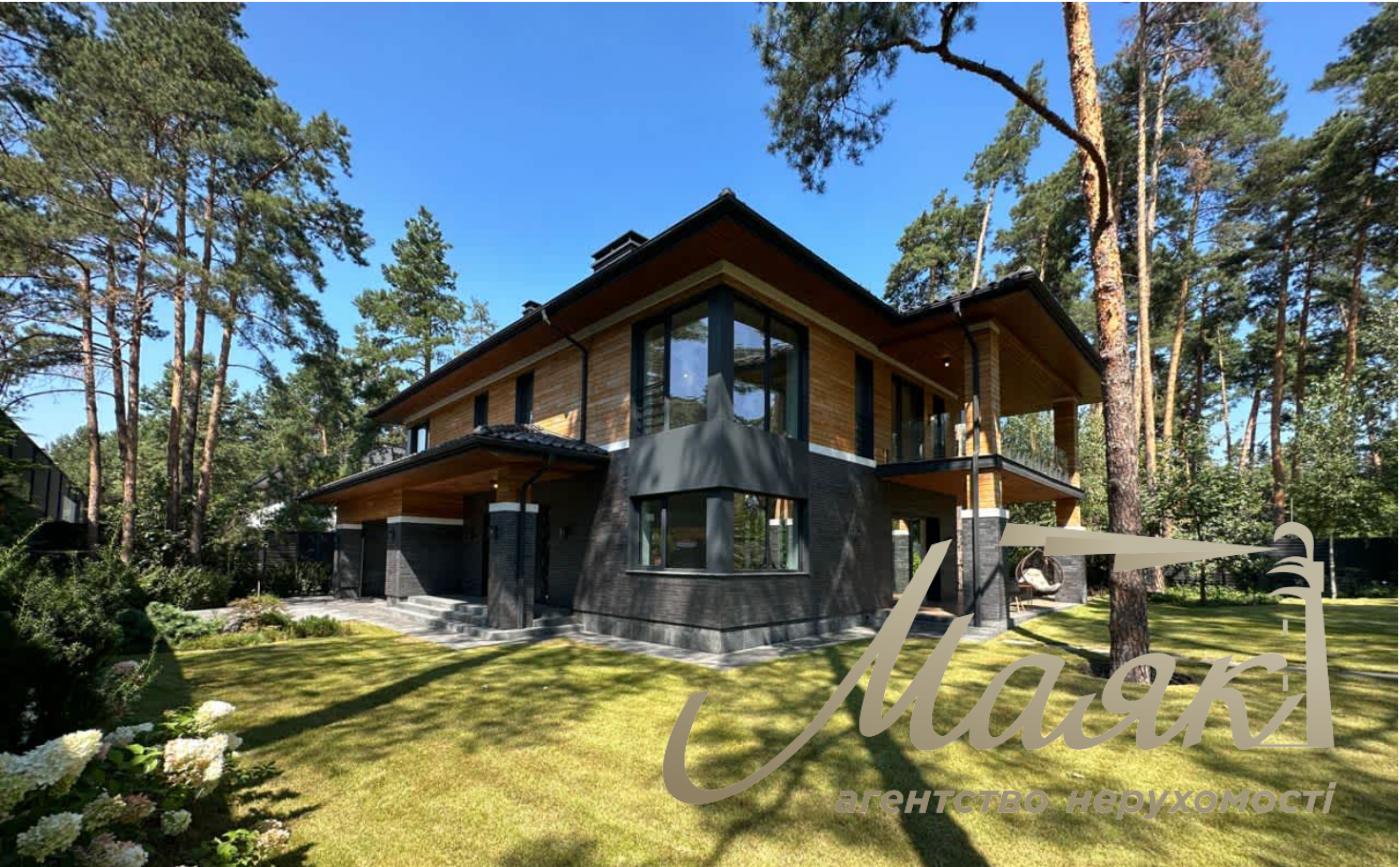 Продаж 2-х поверхового будинку 490м2, Плюти