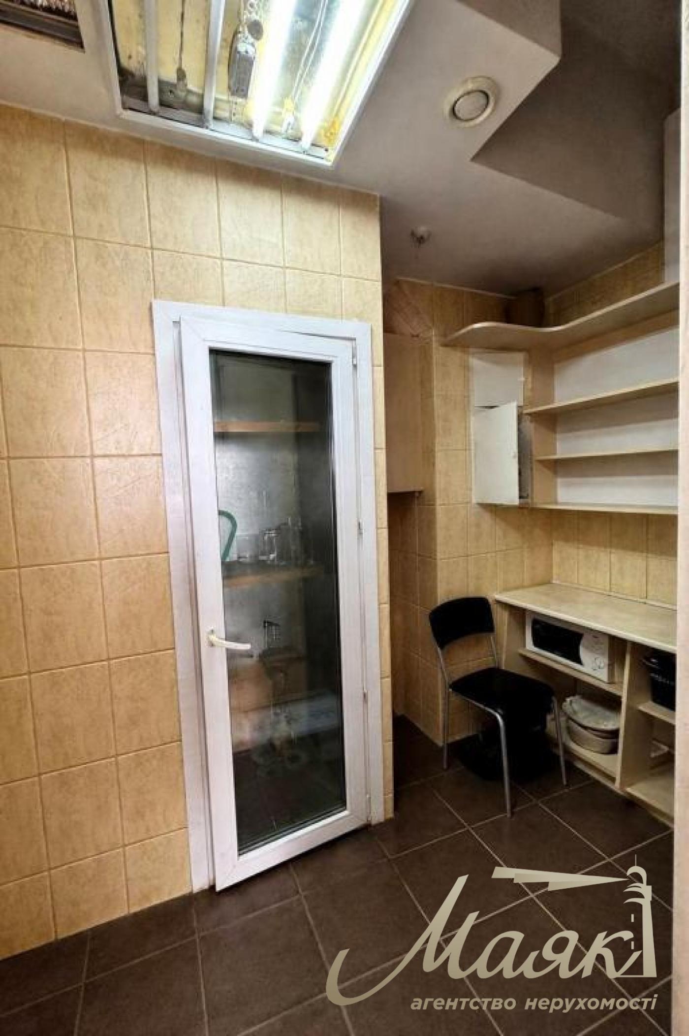 Оренда фасадного комерційного приміщення в центрі, вул. Саксаганського