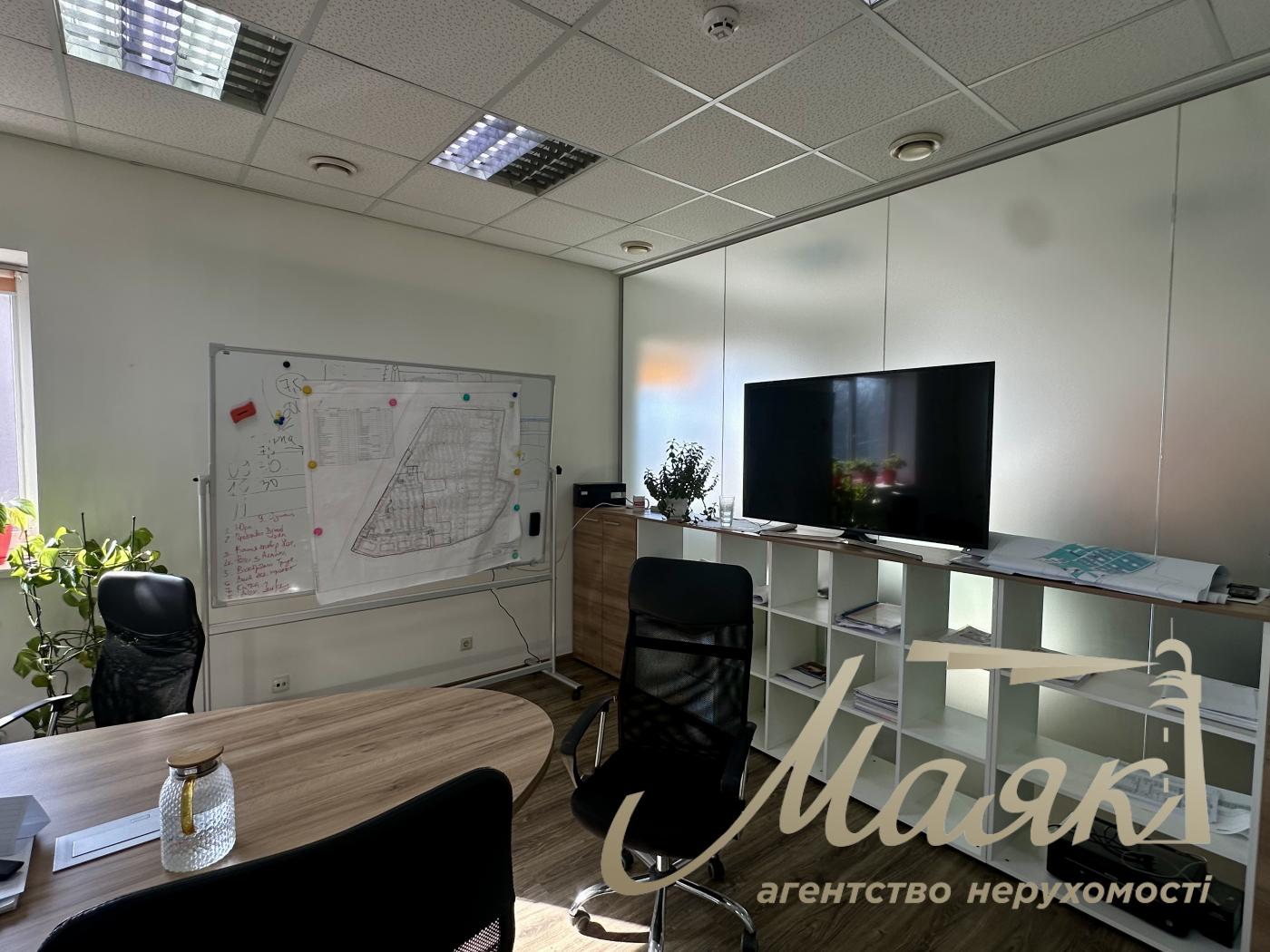 Rent a front building (656m2) on 7.5 hectares, Sadovaya street, with. Sofievskaya Borschagovka