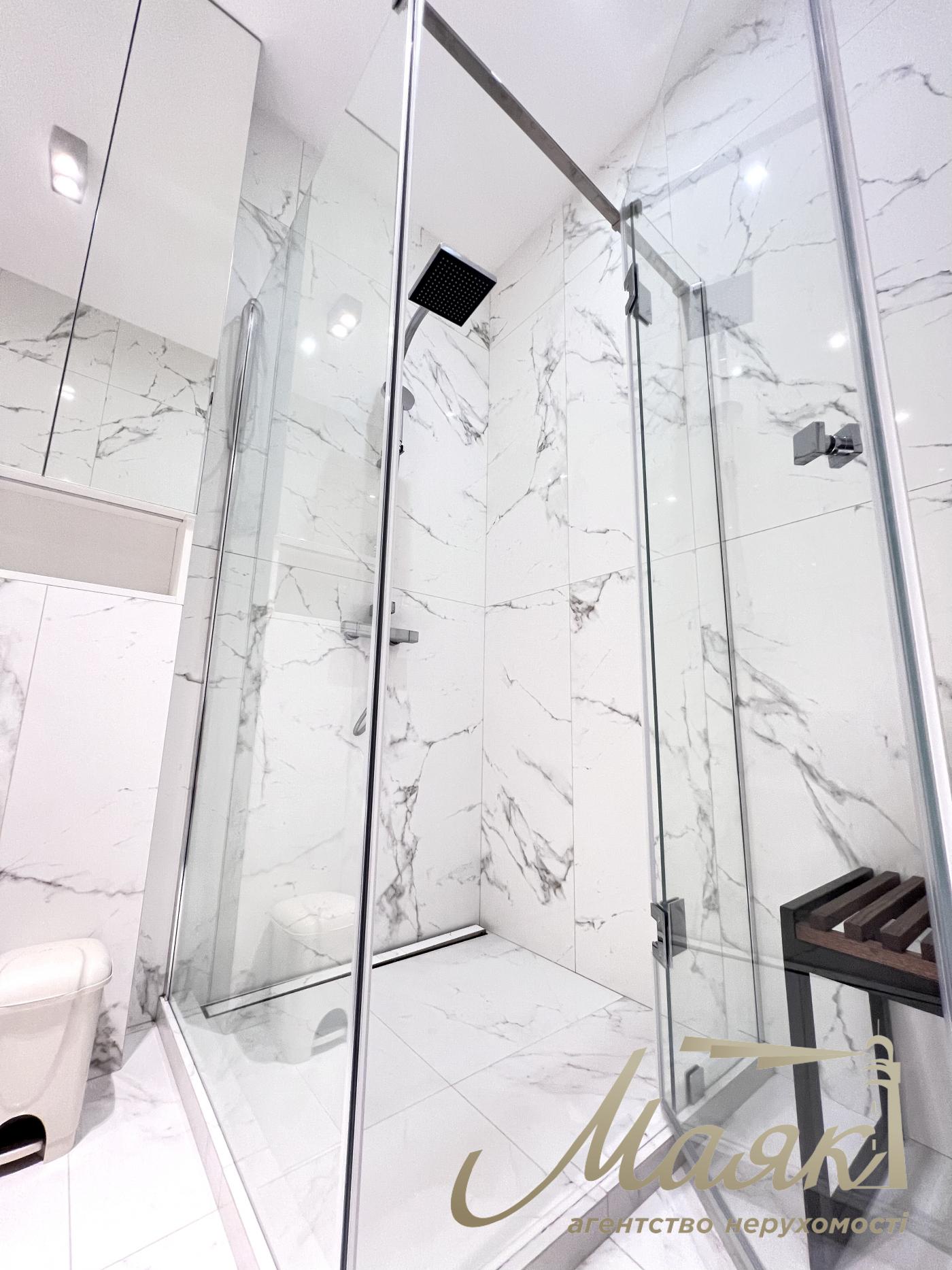 Оренда заміського будинку на Осокорках у котеджному містечку "Блакитна Лагуна"