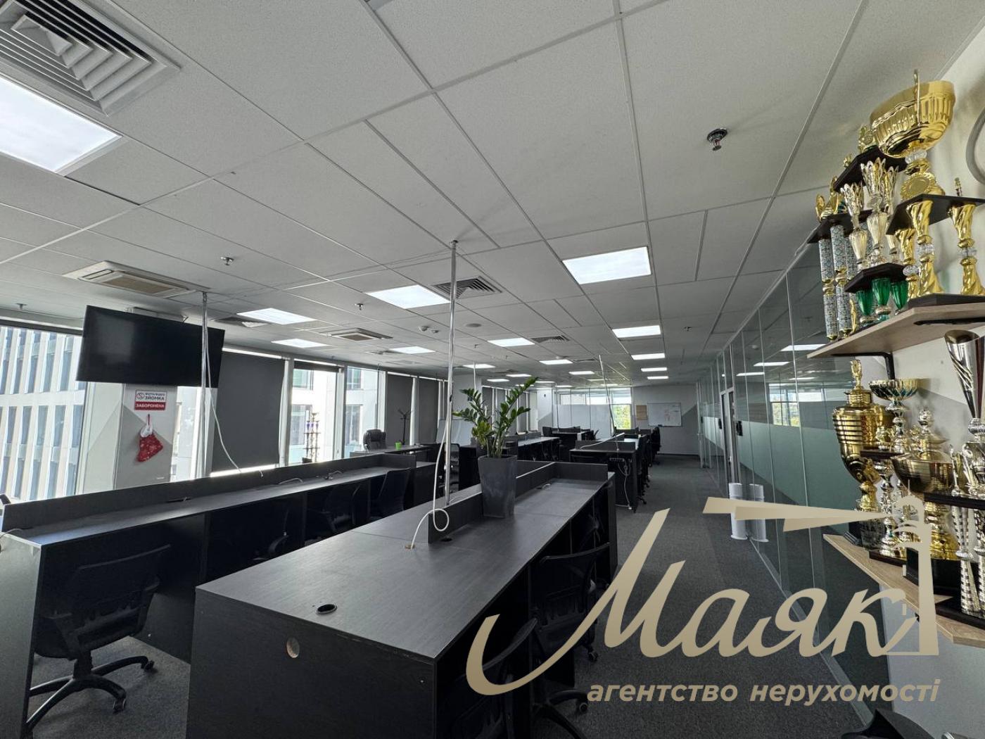 Office space for rent: 972 m² in the business center at 15 Leipzigskaya St., Pechersky District.