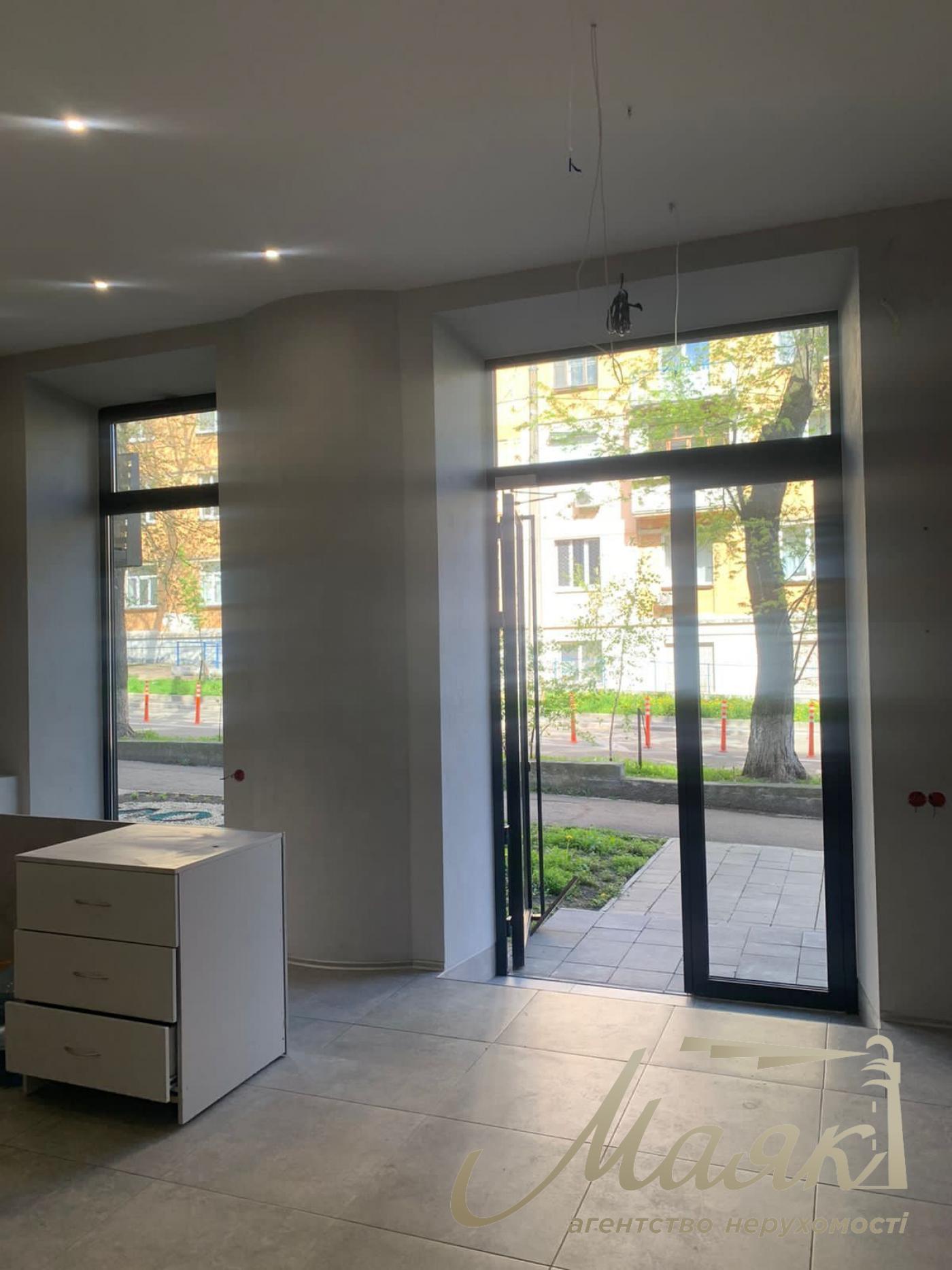 Оренда фасадного приміщення 40 м.кв вул Цитадельна