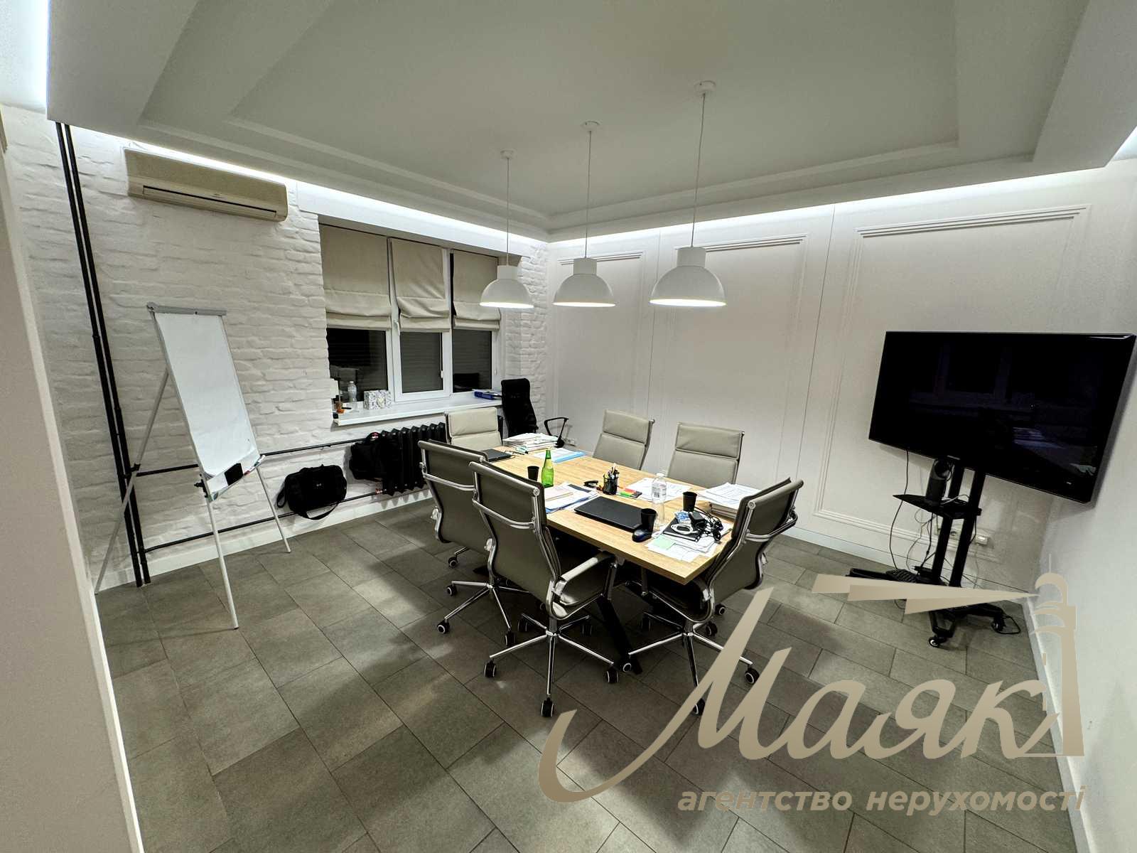 Оренда офісного приміщення (272 м²) у центрі, вул. Шовкова, 7-А