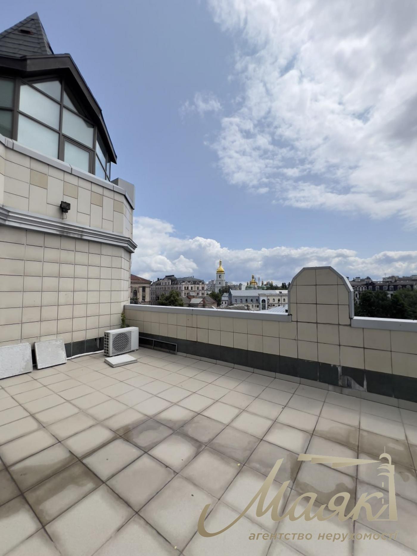 Оренда офісу 650м2 в БЦ Панорама по вул.Велика Житомирська 20, Золоті Ворота.