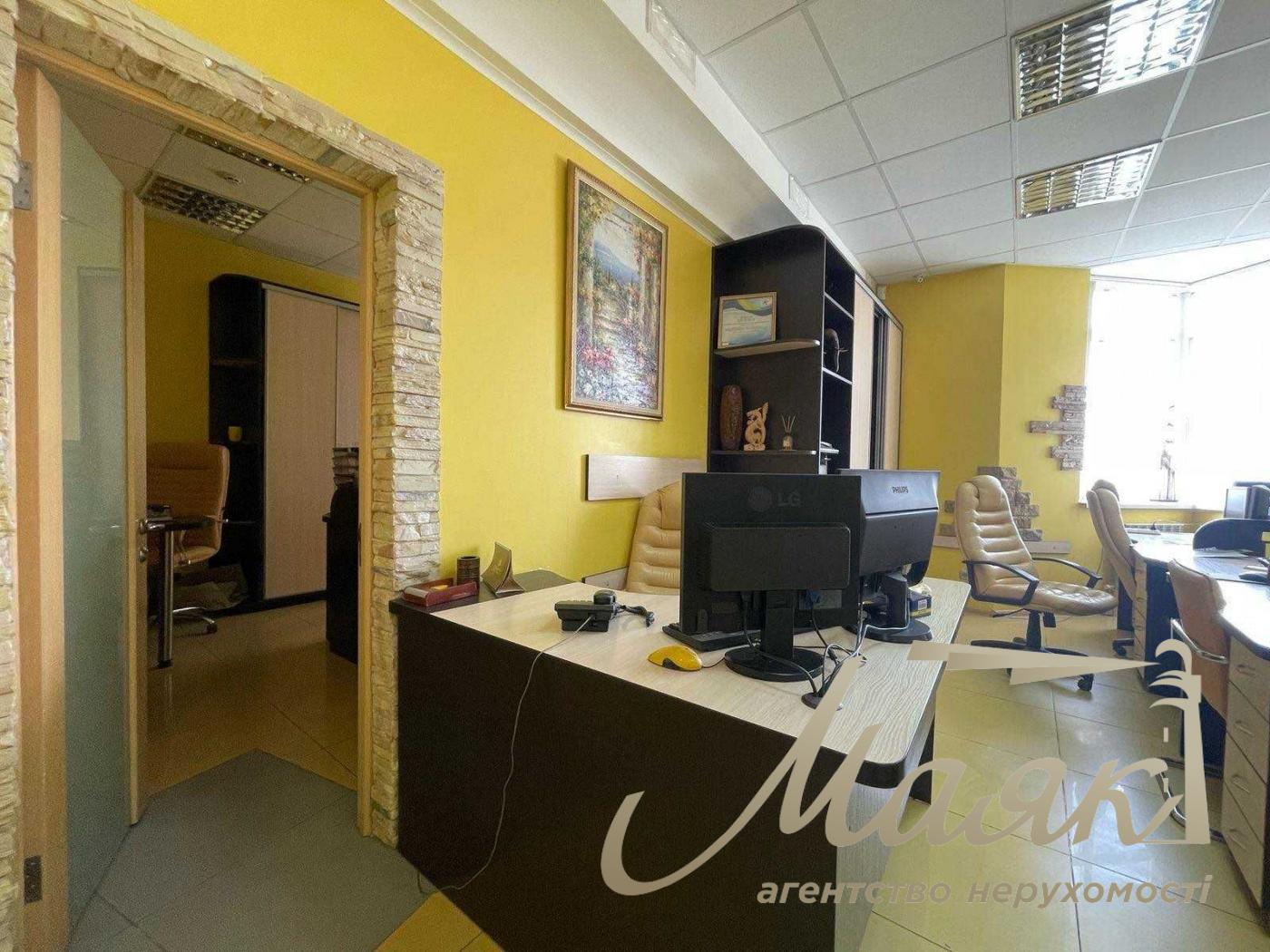 Оренда мебльованого офісу 130м2 у центрі, вул. Коновальця 32Г
