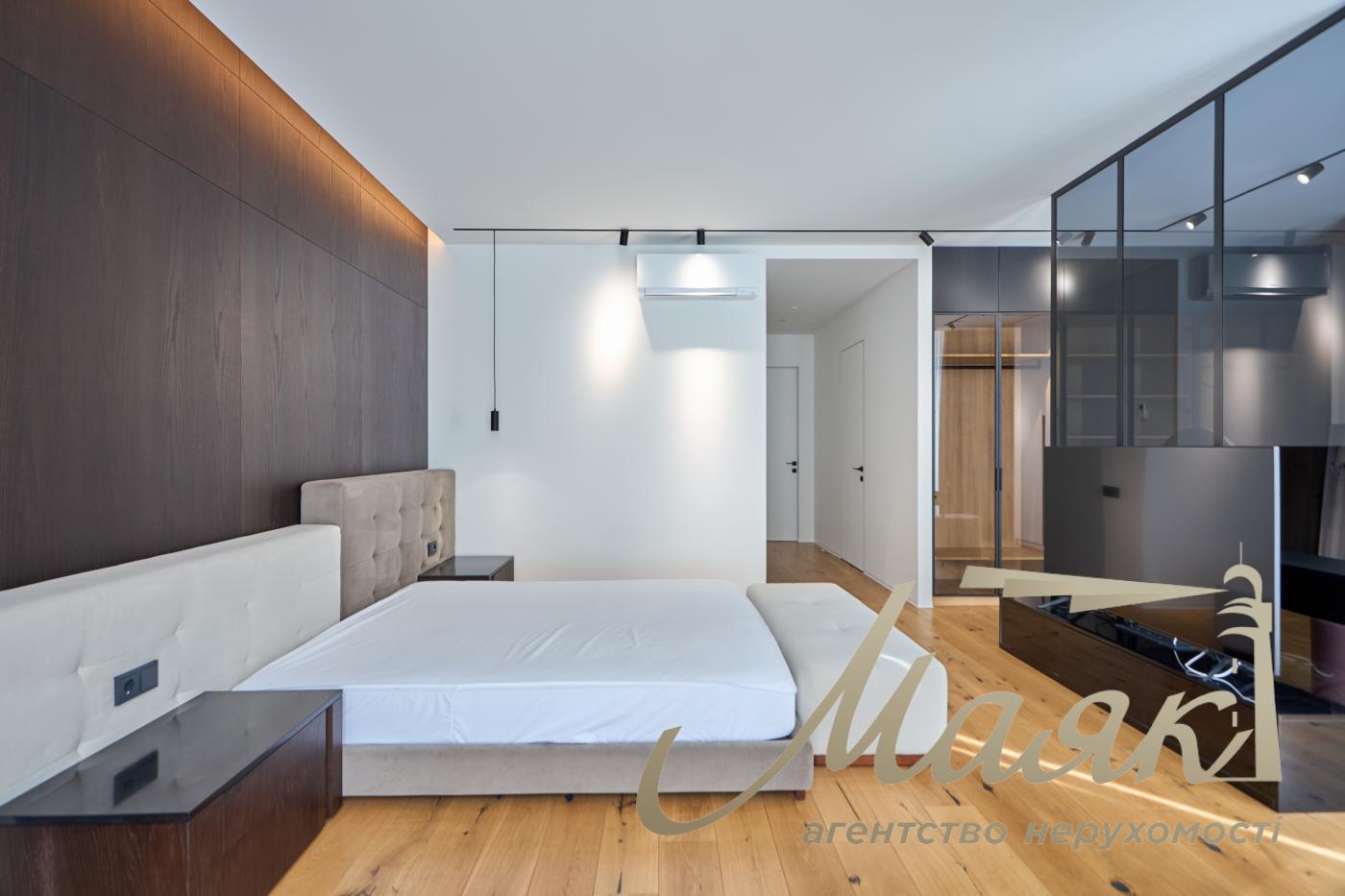 Rent 5-room apartment LCD Novopecherskie Lipki, Verkhoglyada street (Dragomirov)