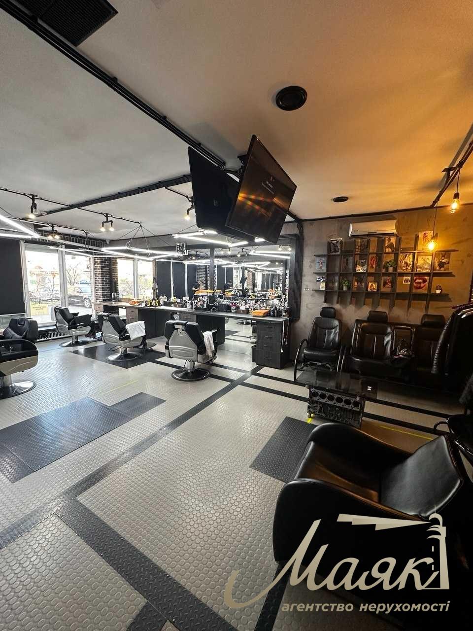 Sale of facade, 213m2 LCD Oaziz, V. Ivasyuka, 6B