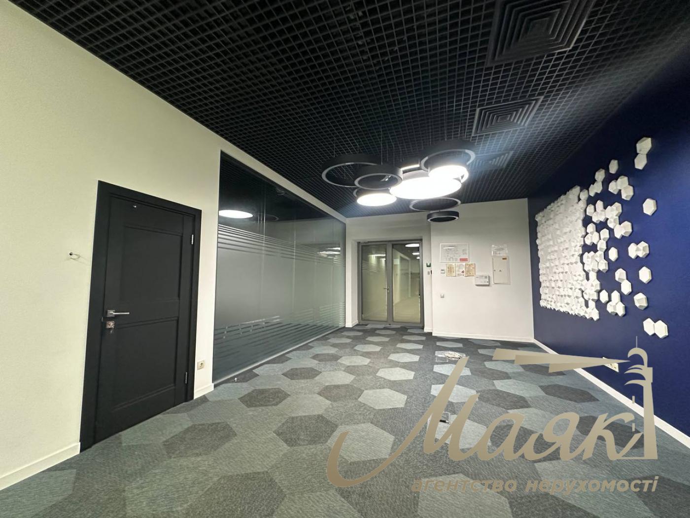 Оренда офісу площею 1 220 м² у бізнес-центрі на вул. Лаврській, Печерський район.