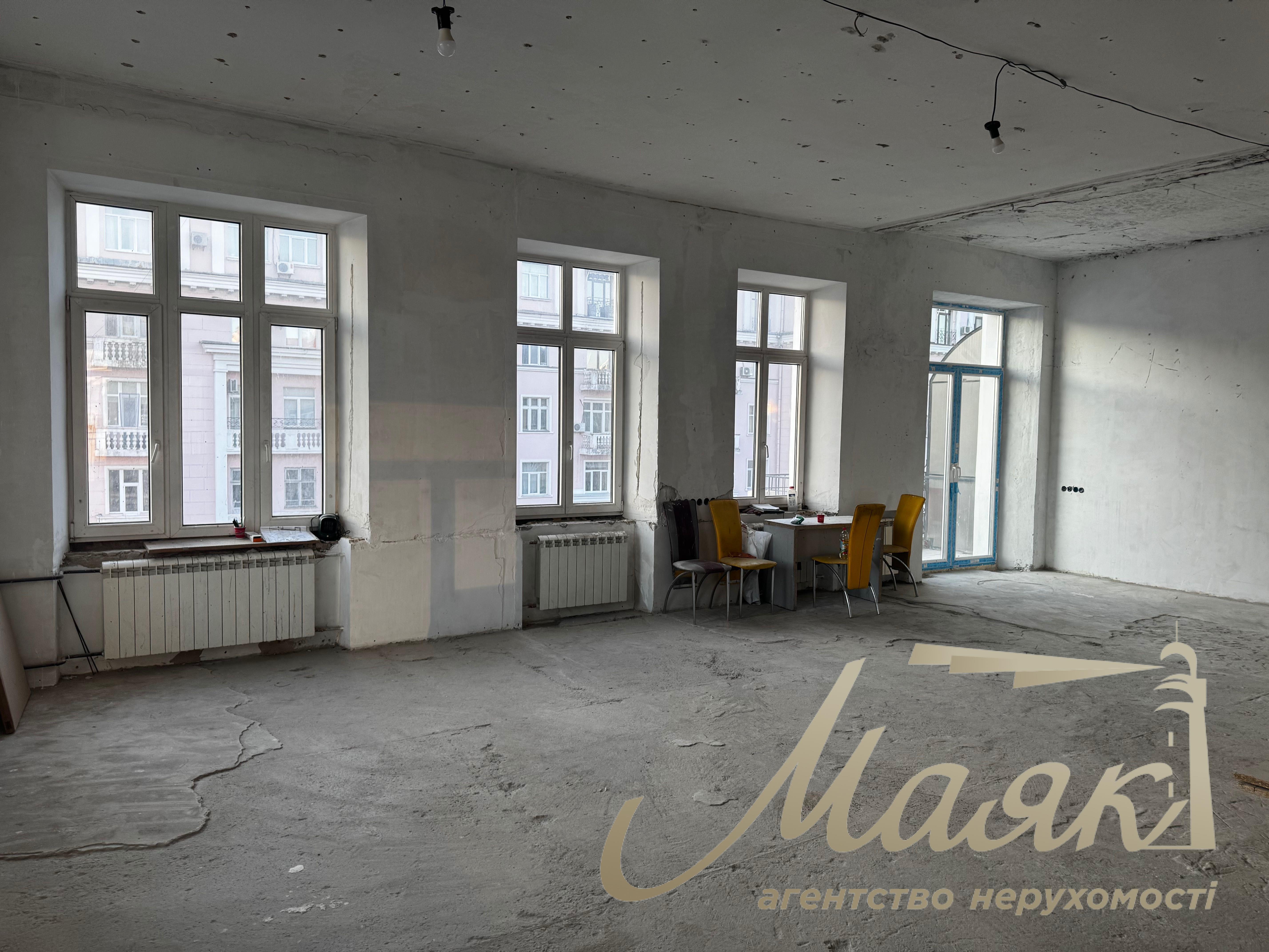 For sale 3-bedroom apartment, 137 m², Antonovicha str. 3A, the center of Kiev