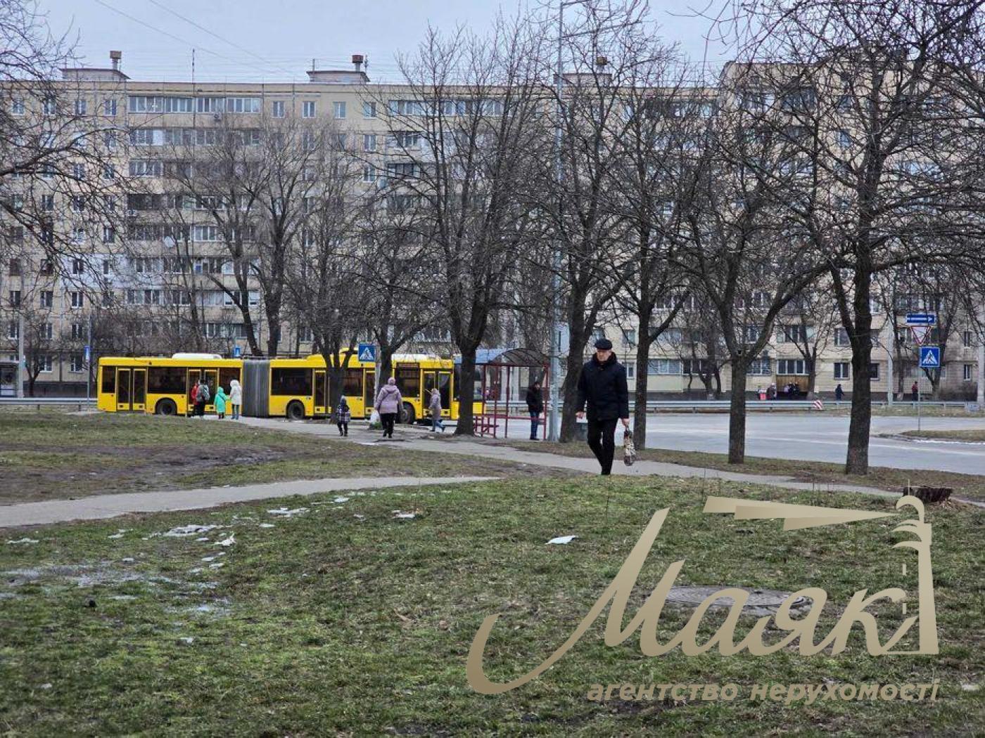 Оренда фасадного приміщення 175 м.кв. Святошинський р-н