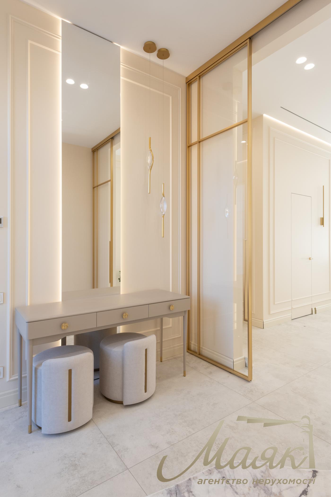 Продаж будинку площею 450 м² з басейном та гостьовим будинком у житловому комплексі «Хутір Ясний», Лесники
