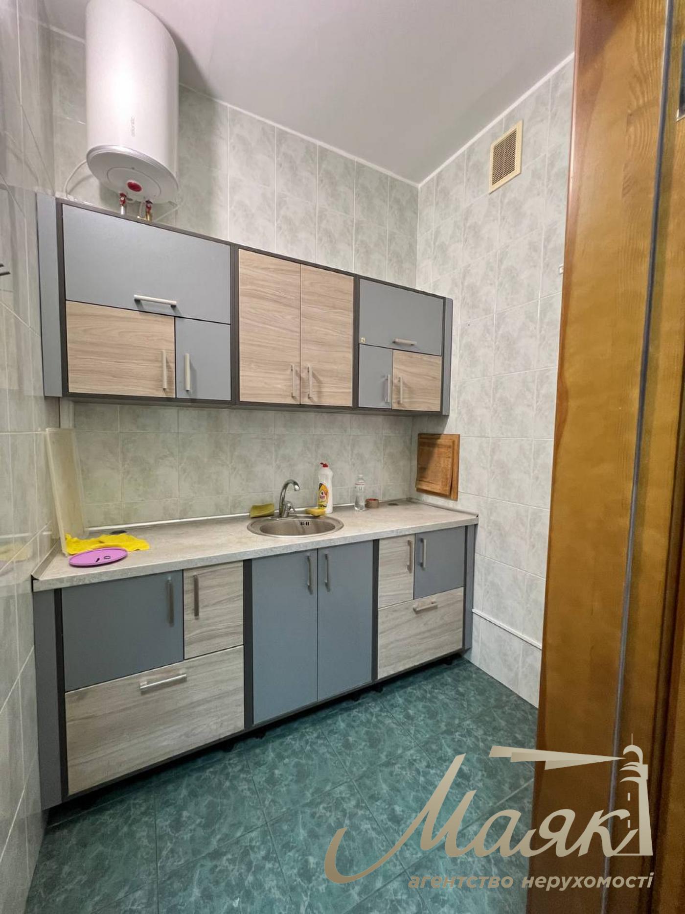 Оренда офісу 285м2 по вул.Булв'ярно-Кудрявська 13/19, Львівська площа.