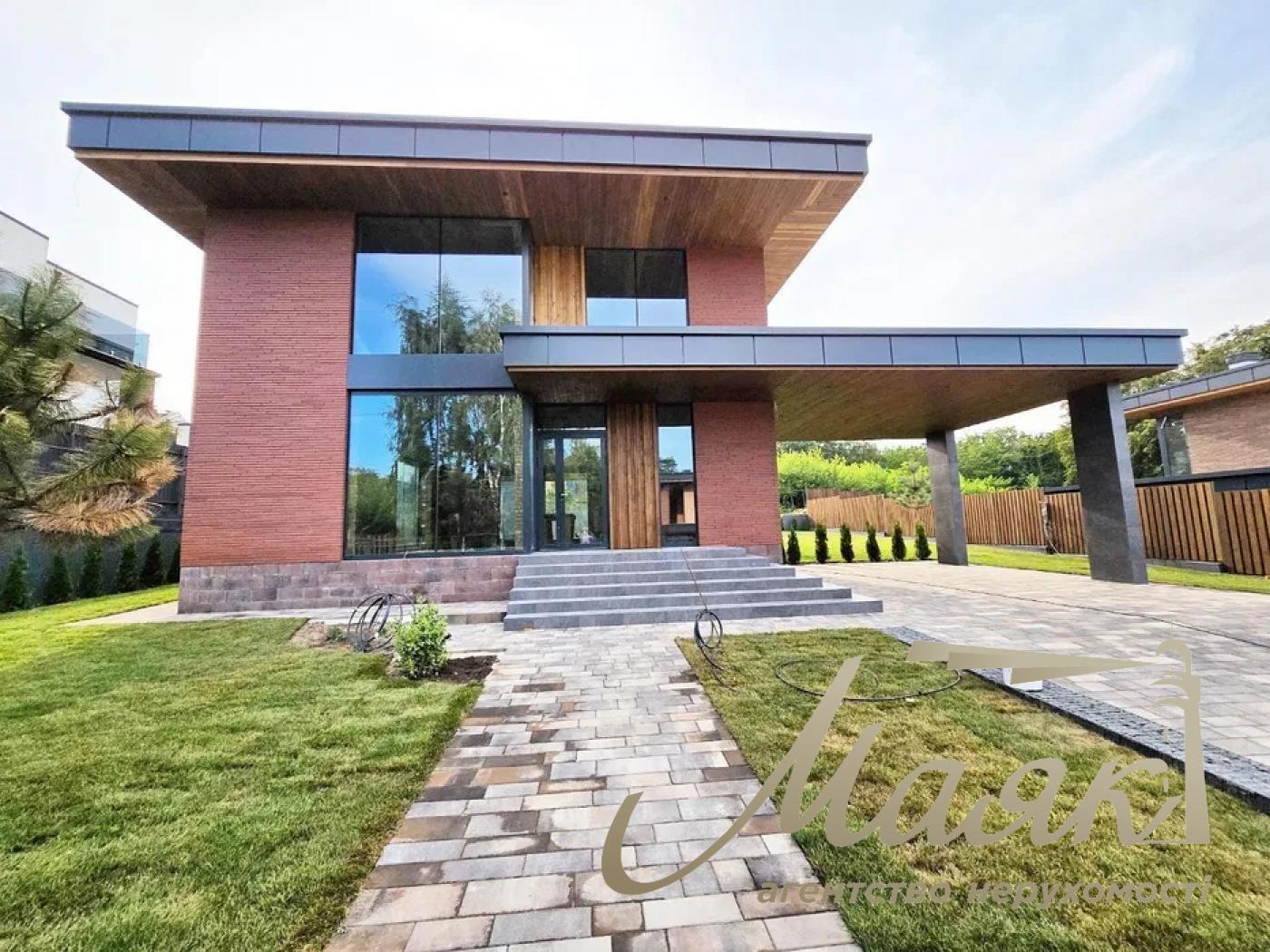 For sale house with repair in the village Lesniki, Novoobukhovskaya highway.