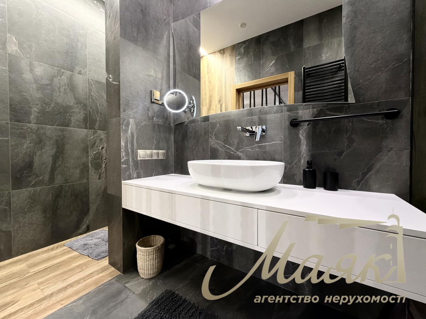 Rent 3-room apartment in LCD Novopecherskie Lipki str. Andriy Verkhoglyada (Mykhaila Dragomirov), 11-V