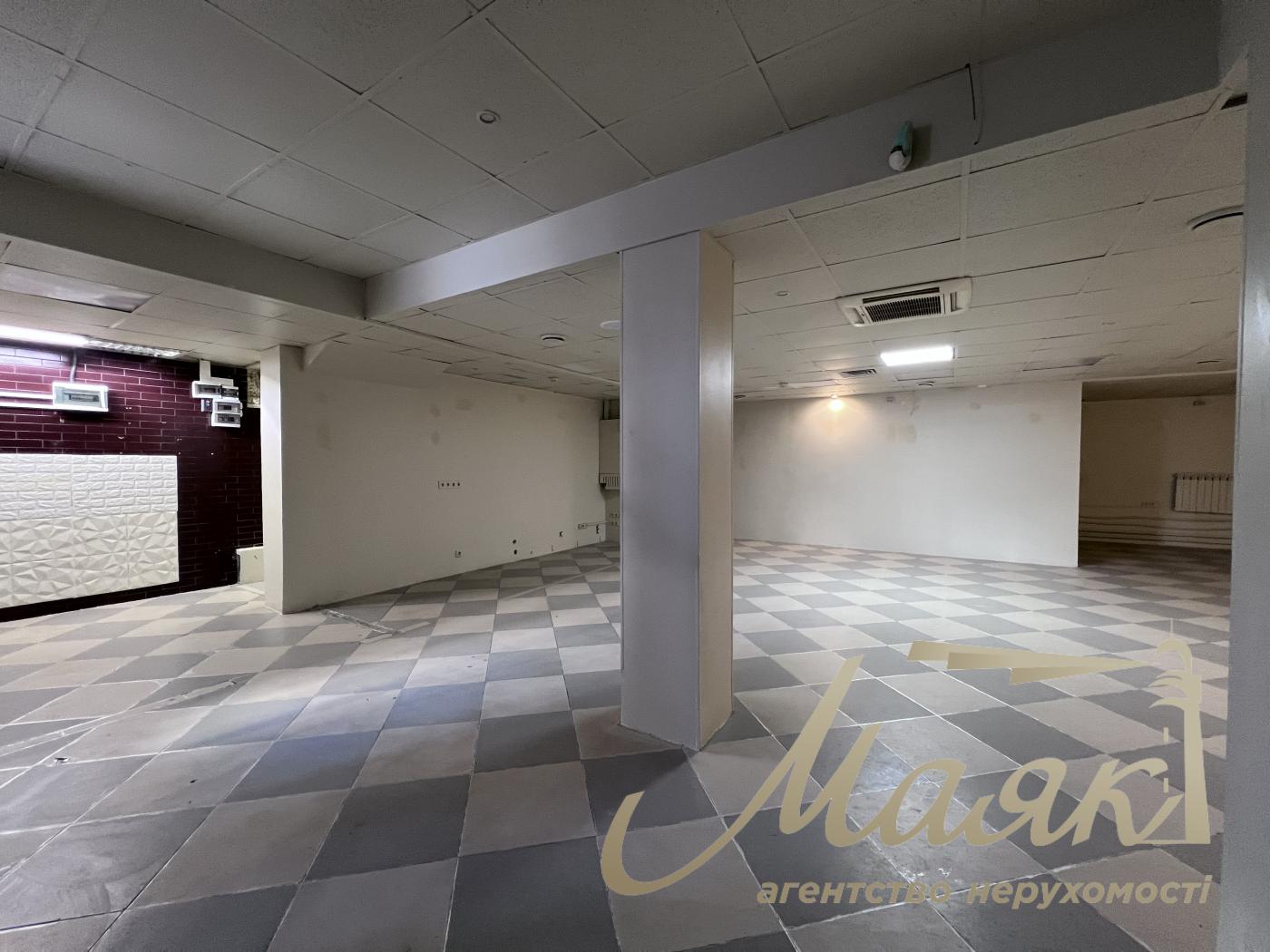 Оренда фасадного приміщення 156м2, Шота Руставелі 15.