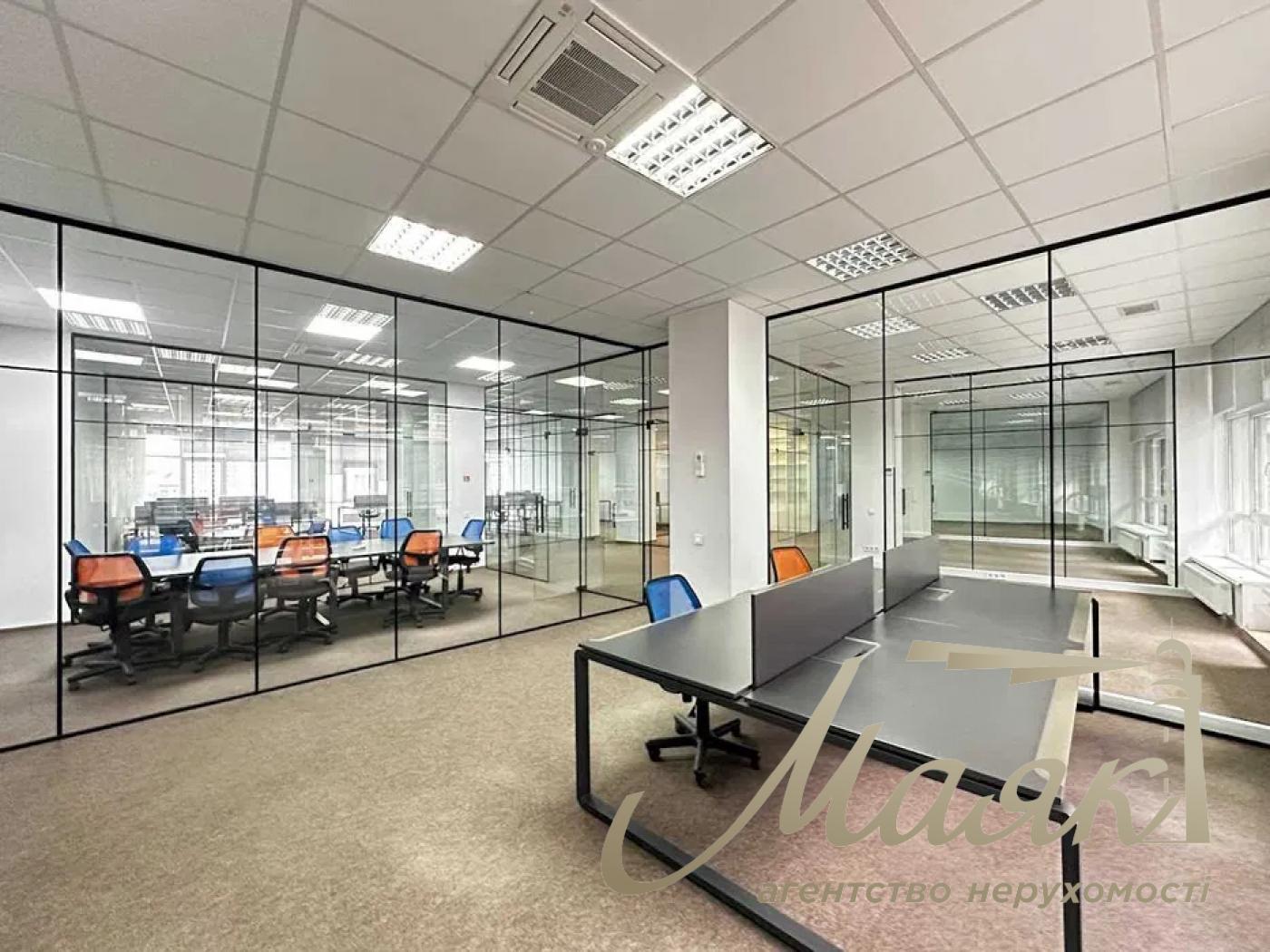 Office for rent 550m2 in BC Volna, Konovalets str.