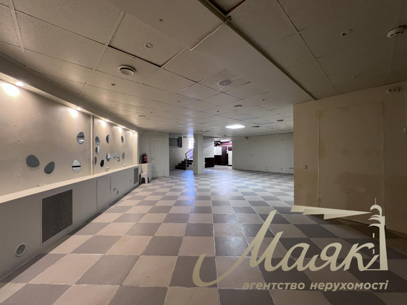 Оренда фасадного приміщення 156м2, Шота Руставелі 15.