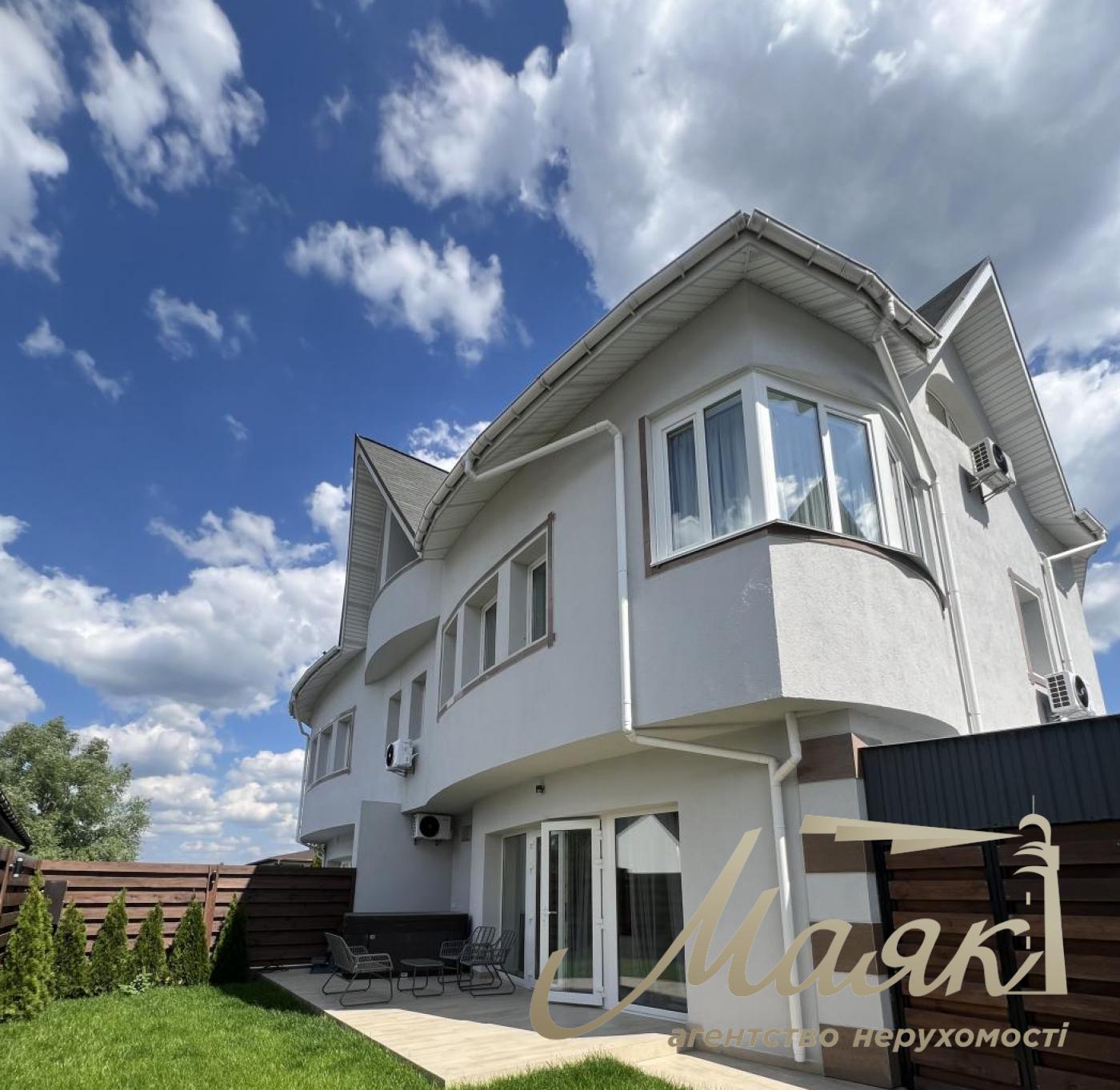 Rent 3-storey duplex 270m2, Kozin