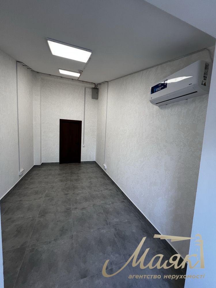 316 m² commercial space for rent in Podil; includes a GENERATOR