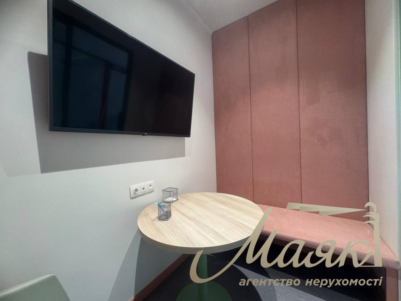 Оренда автономного офісу площею 105 м², 1-й поверх, Центр, Паньківська