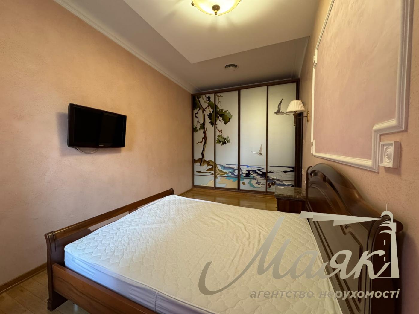 Аренда 2к квартиры,67м2, Подол, царский дом