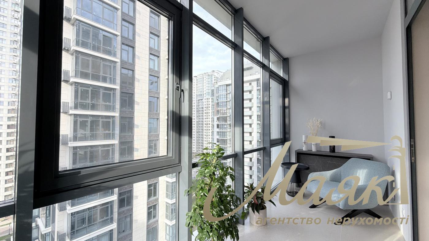 For sale 3-room apartment Residential Complex Novopecherskie Lipki, Dragomirova str.