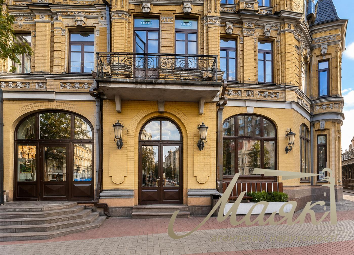 Оренда фасадного комерційного приміщення на Бессарасбкой площі, Центр.