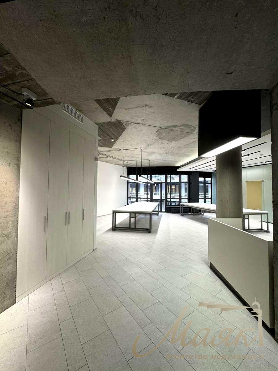Modern office space (180 m²) for rent in the "Volna" Business Center, 36D Konovaltsa St.