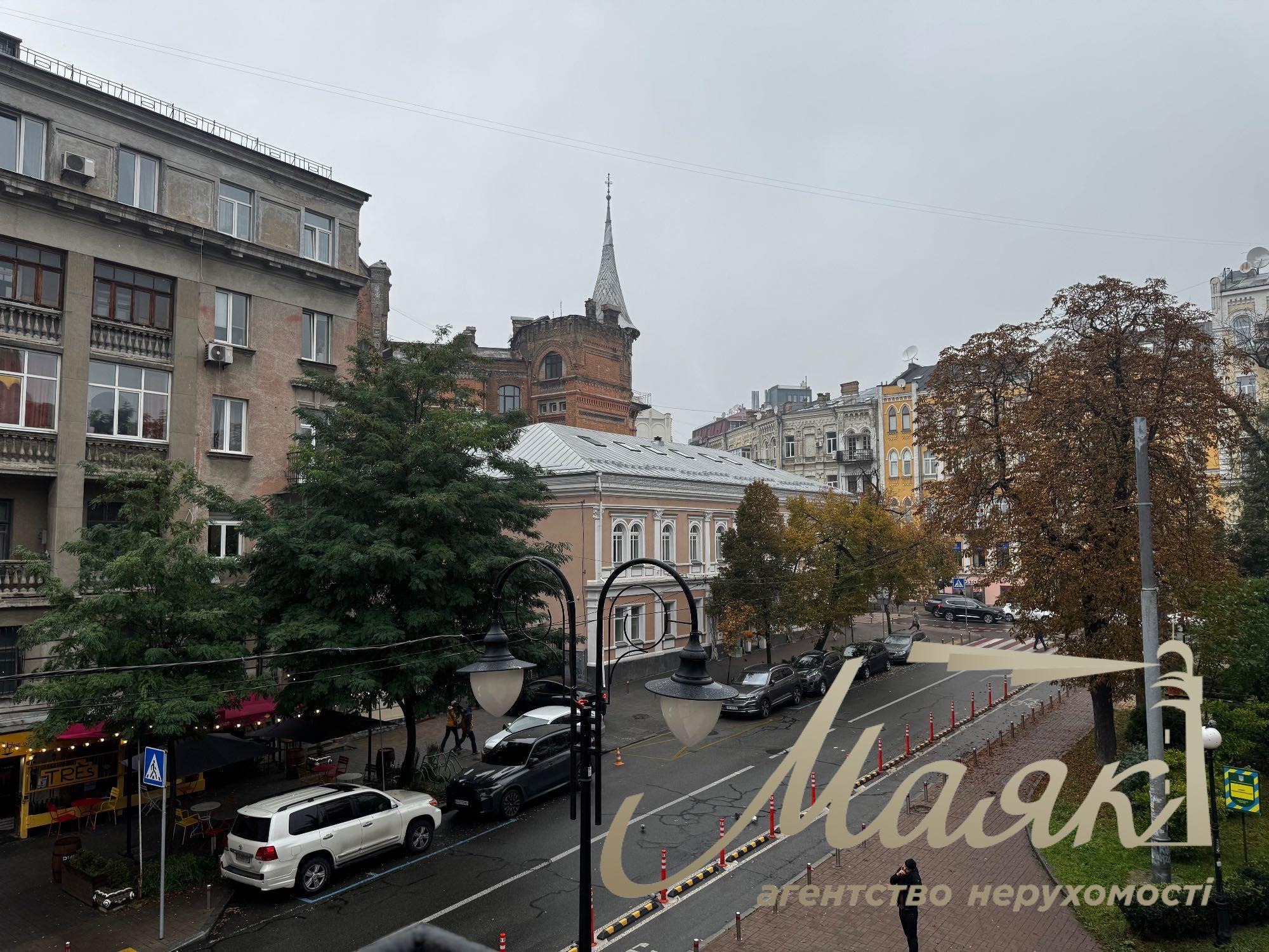 Продажа 3-комнатных апартаментов, 76 м², ул. Лысенко, 1, район Золотые Ворота, Киев