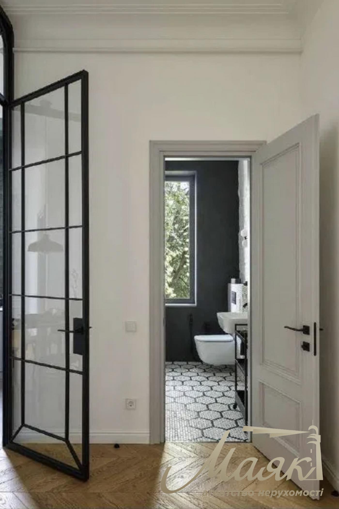 Rent a designer apartment on Silkovichnaya street, Lipki