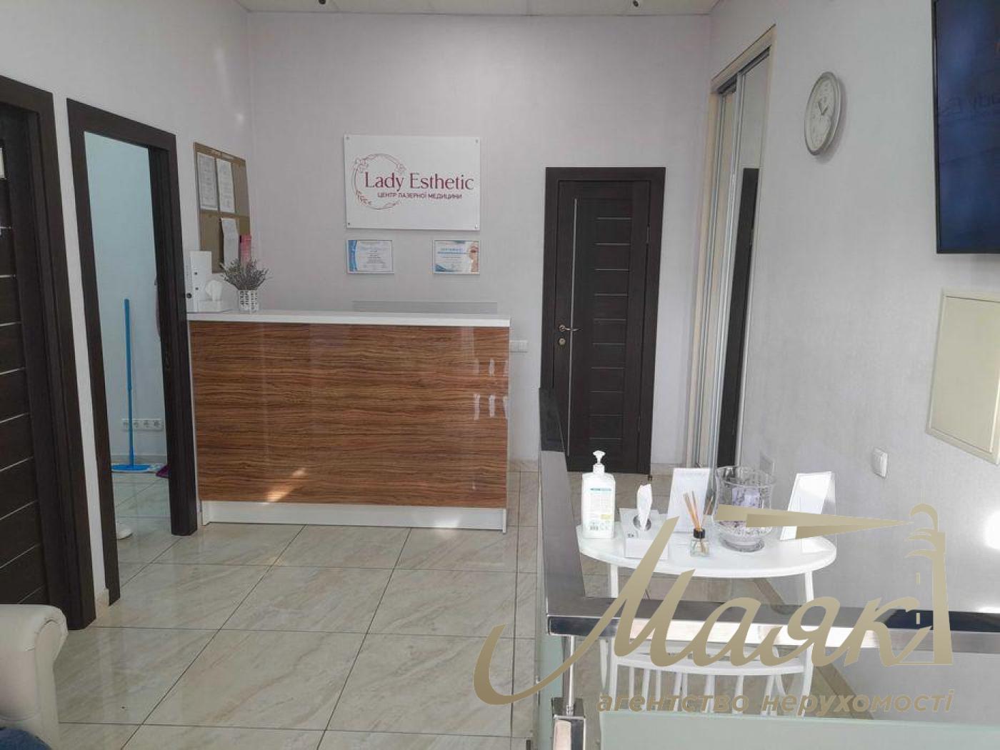 Оренда фасадного приміщення улю Фізкультури, Печерськ