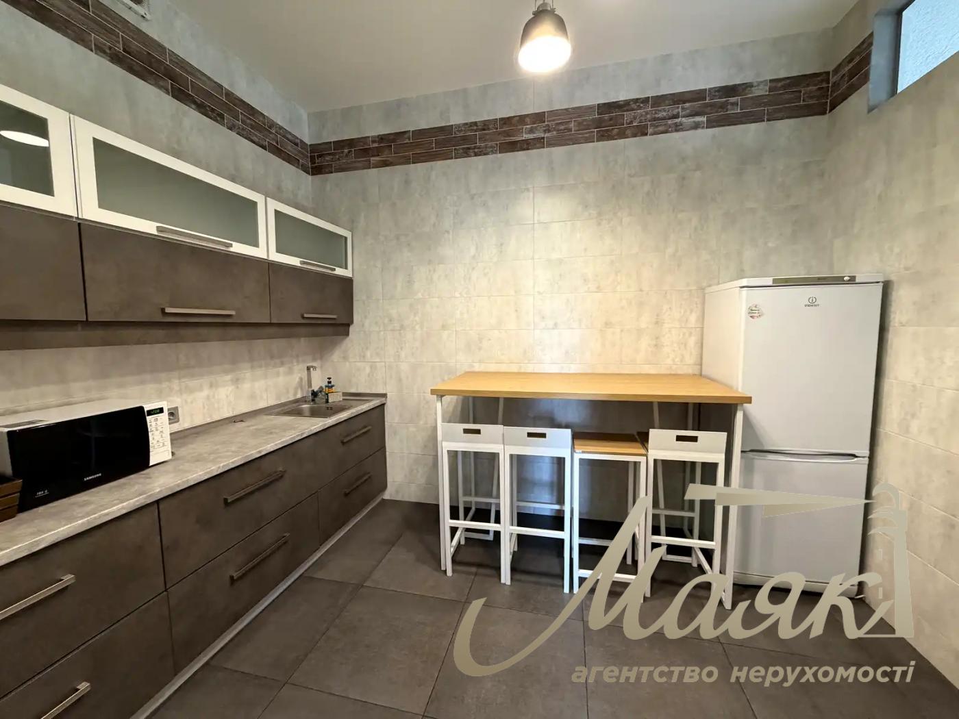 Оренда автономного офісу площею 200 м² у ЖК «Карнегі», Кловський спуск, 7