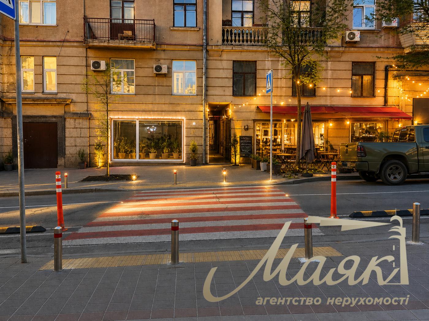 Аренда фасадного помещения 70 м.кв. Золотые Ворота, Центр