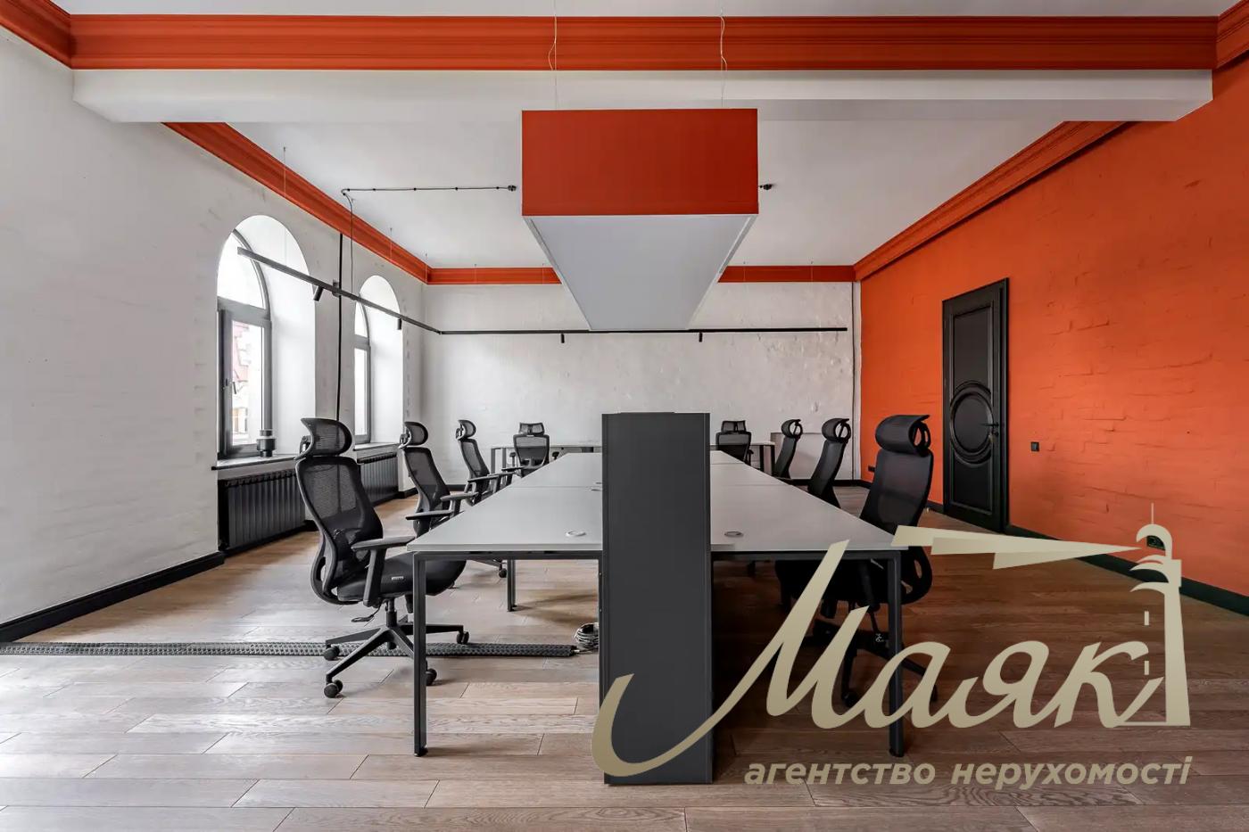 Оренда офісу площею 135 м² на вул. Скоропадського, 1, на площі Українських Героїв.