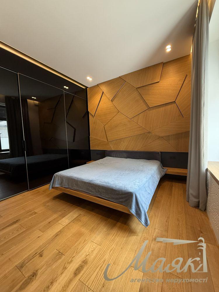 For sale premium apartment 75m2 in the very center of Kiev - Lutheranskaya Street, 7/10 (next to the Arch and Khreshchatyk).