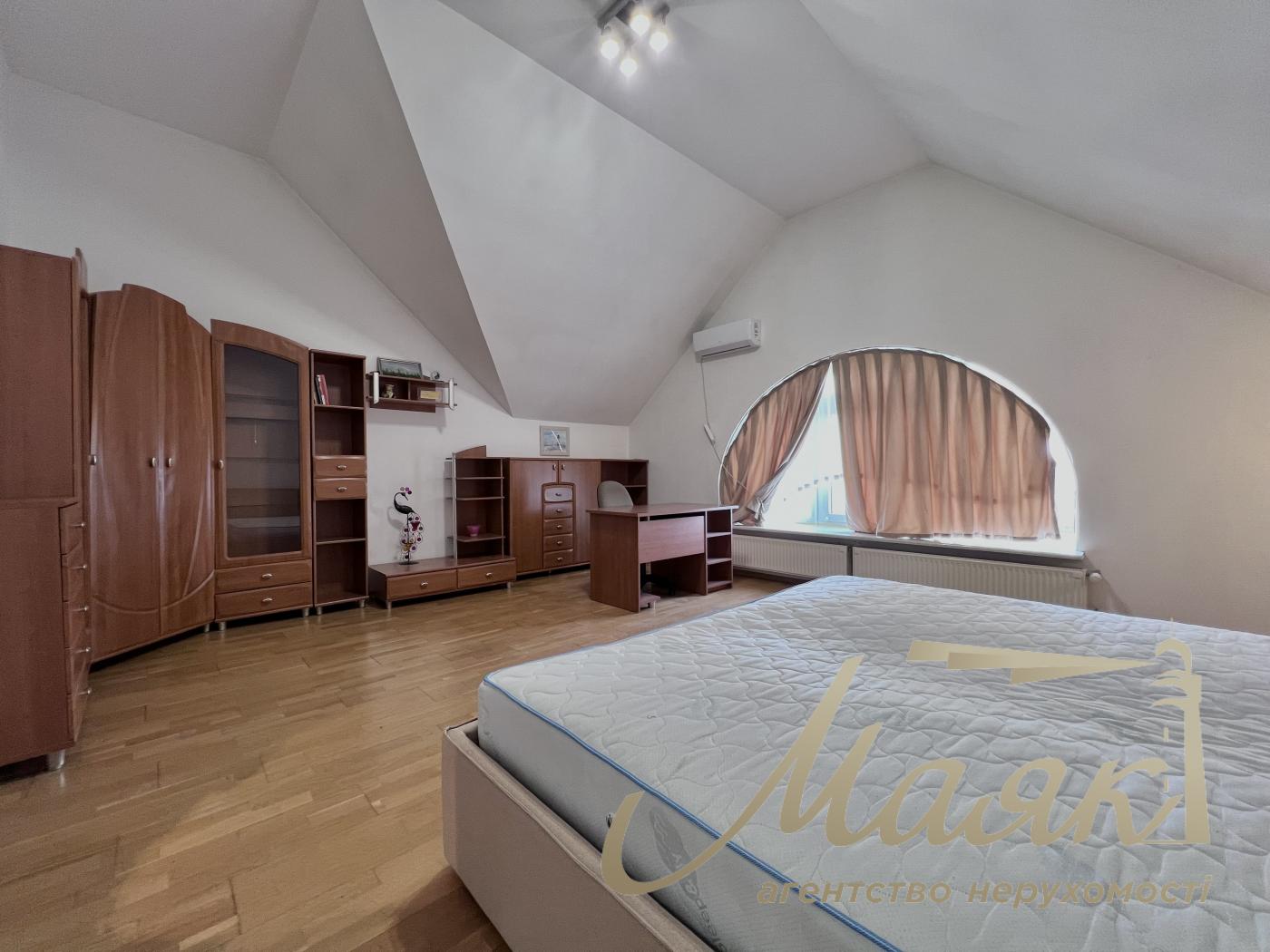 Rent 3-storey house 492,7m2, Lesniki