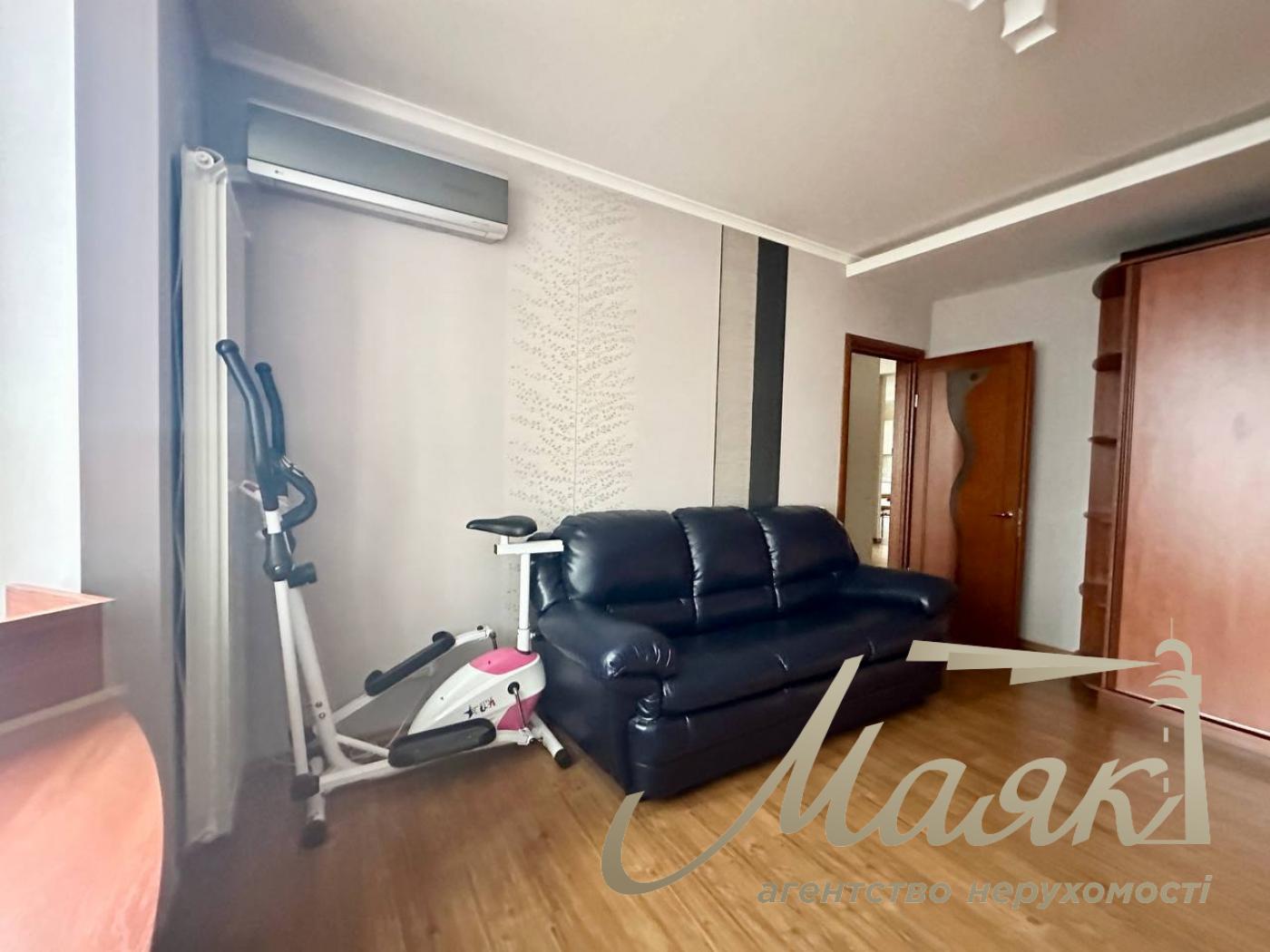 Аренда 3-х комнатной квартиры по ул.Степана Руданского 4-6,метро Сырец.