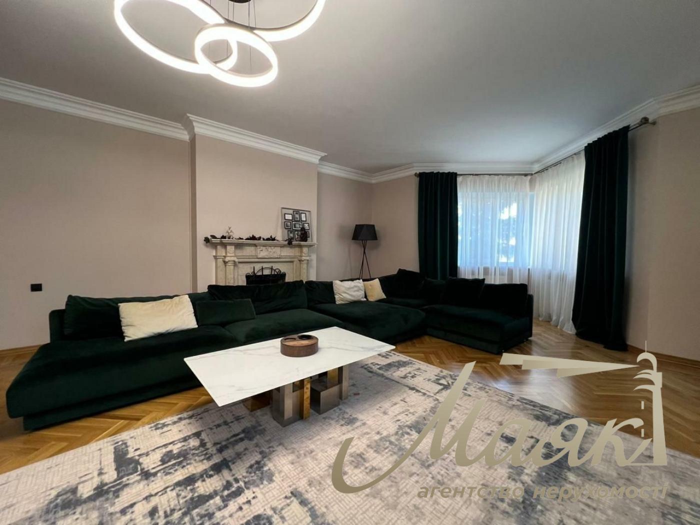 Sale of a house in Golden Gate with access to the river. s. Kozin